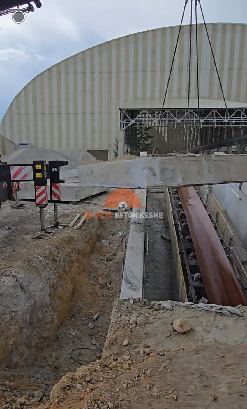 Osmaneli'nde Altyapı Hattı için Asfalt Kesim