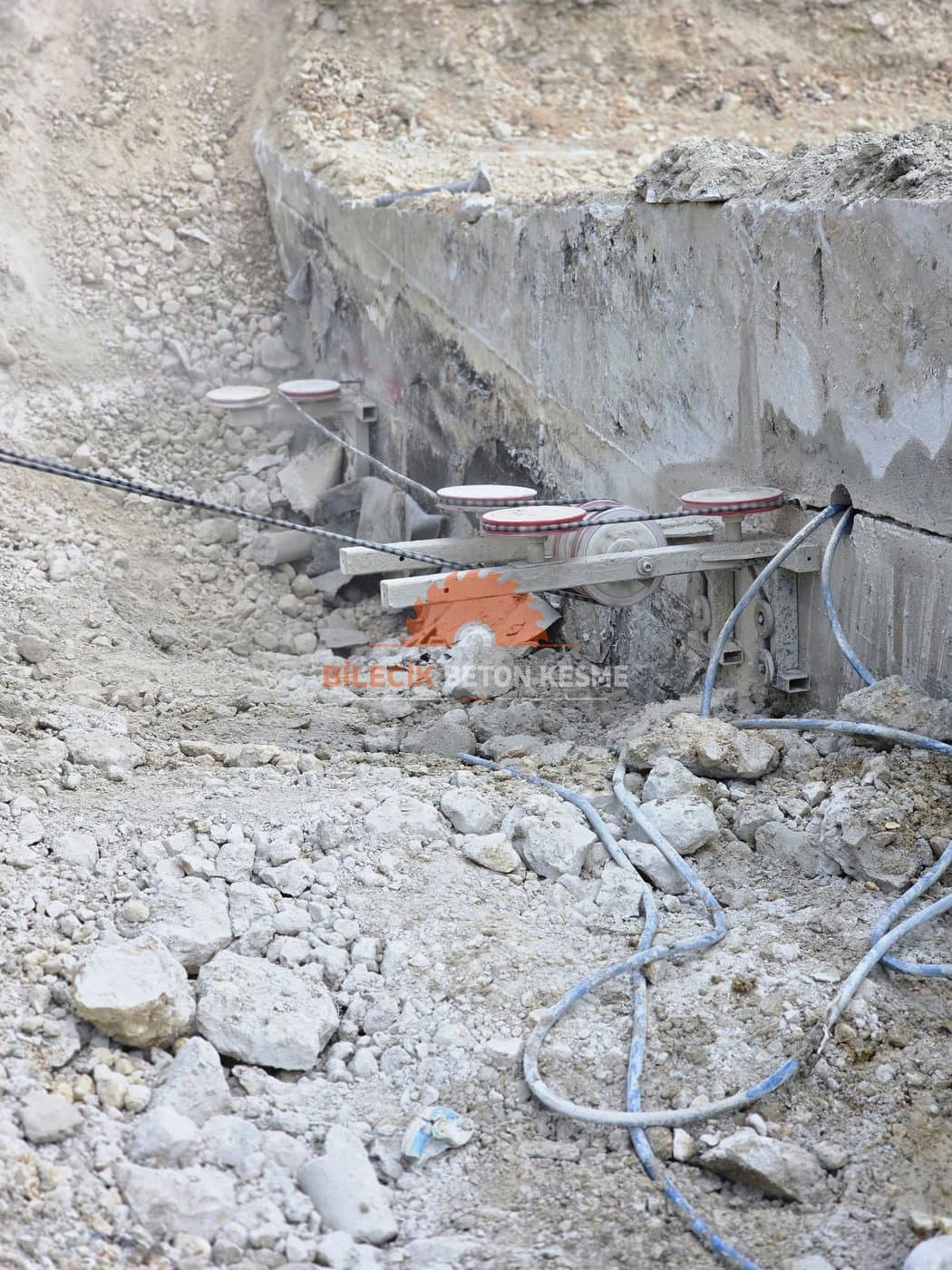 Söğüt'te Eski Yapıda Titreşimsiz Karot ile Tesisat Geçişi